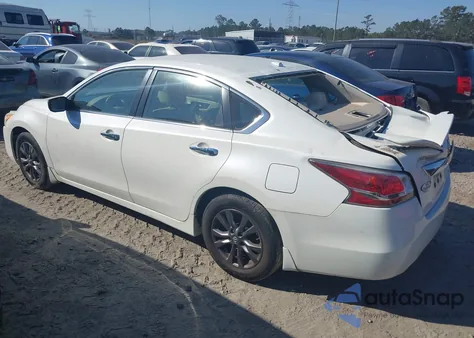 2015 Nissan Altima 2.5 из США, поврежденный, VIN 1N4AL3AP0FC476853